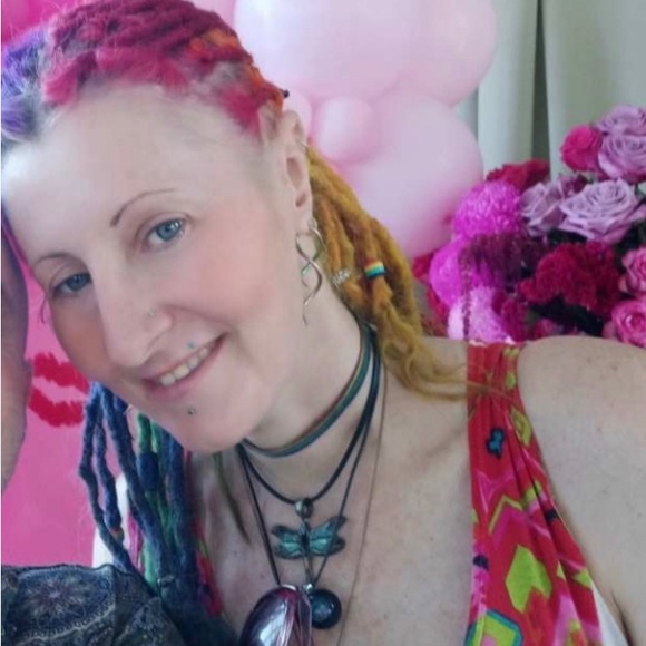 Meet your Posher, Jakki - Picture 2 of 5